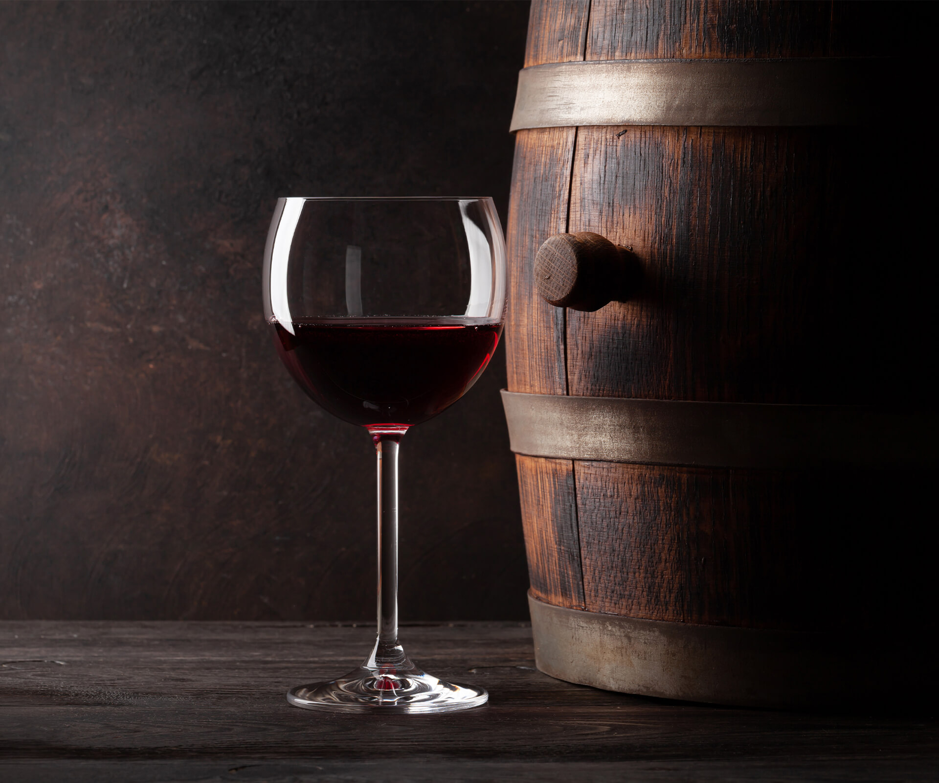 Kırmızı Kadeh Şarap